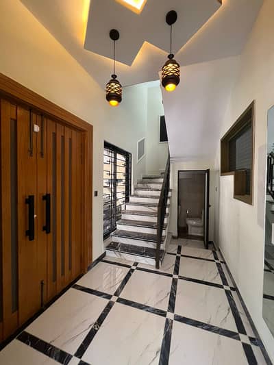 F-7/3 2000 Square Yards House Up For sale