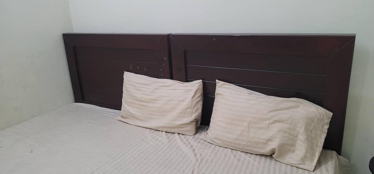 Solid wooden bed (single) 0