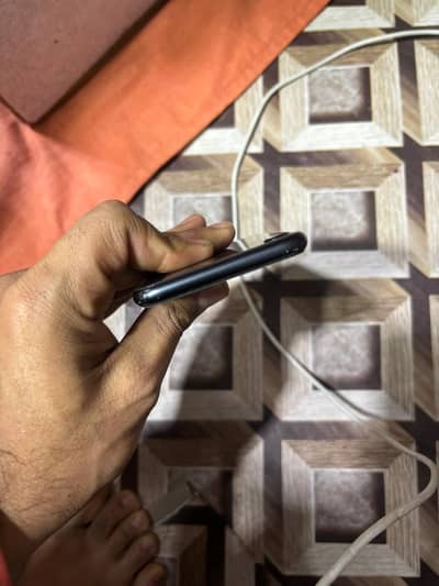 I phone se pta dueal ha total ok ha