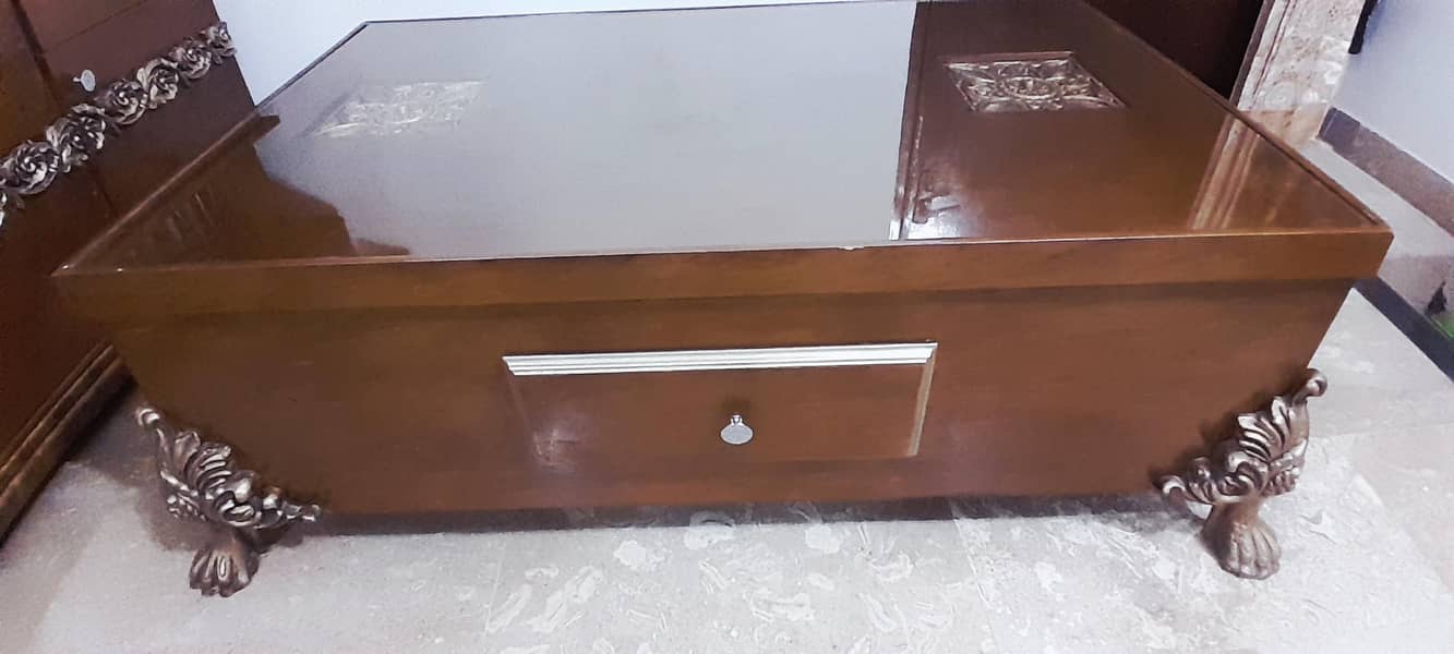 3,2,1 Sofa with center table 4