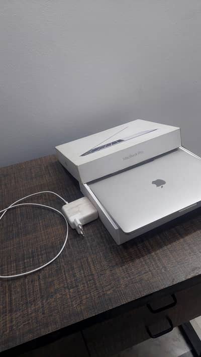 Macbook Pro 2018 13" i7 16/256 Complete Box