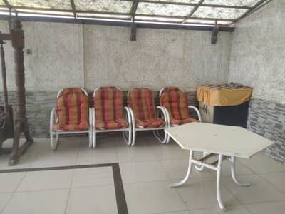 4 garden chairs with table