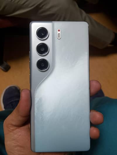 Tecno camon 40  8+5 GB 256GB