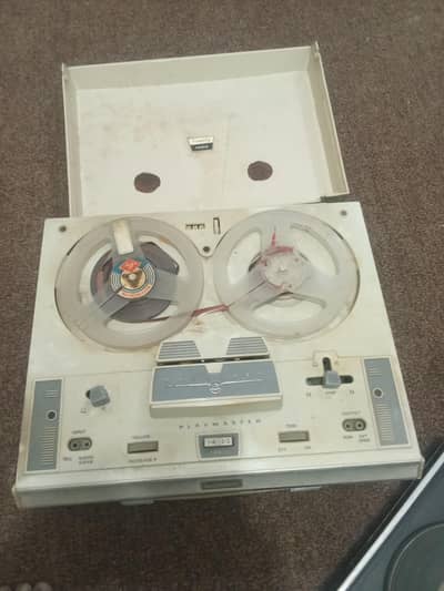 Fidelity radio play master record player