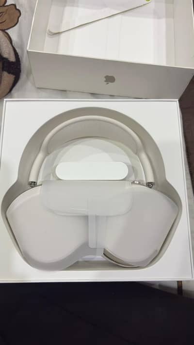 Airpods Max 2nd Gen in Starlight Color with Box and Cable