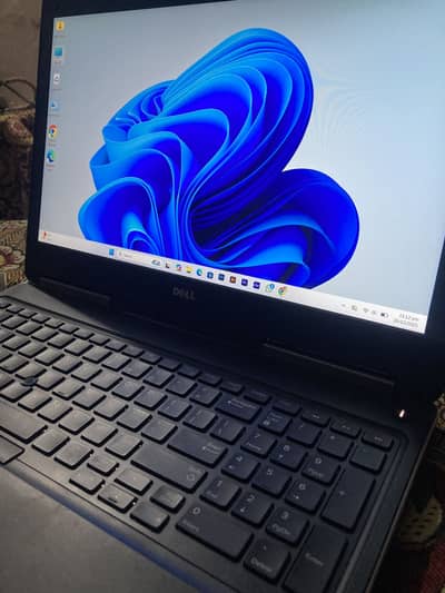 Dell preci. 7520workstation  i7 6.8gen 16gb rm-2gbinstal+8gbextend GPU