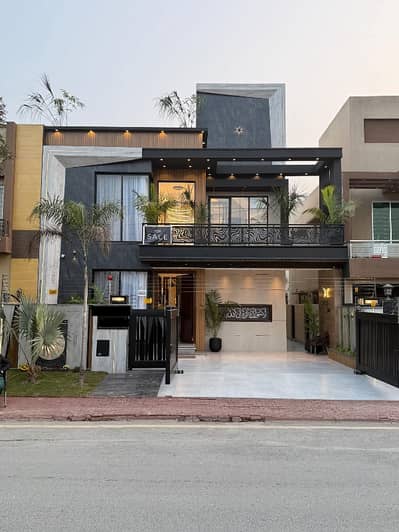 10 Marla Near to Park Masjid Market House For Sale in DHA Phase 6