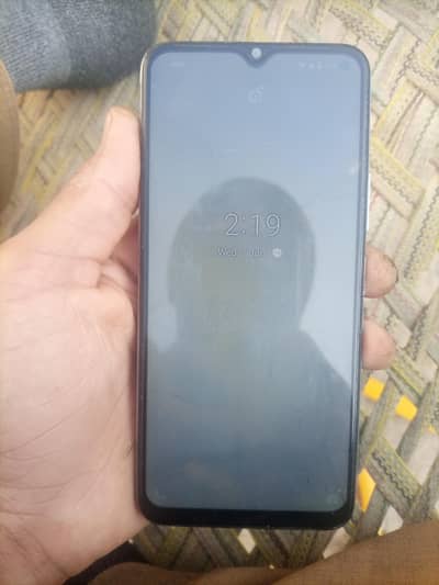 8000final panal ek kona sa crack ha or centre ma shade ha