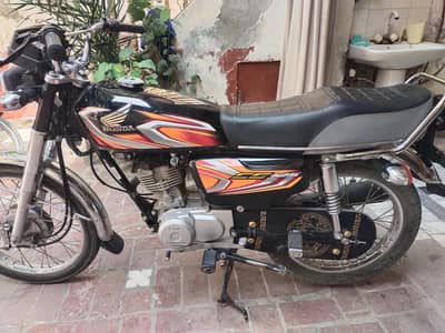 original condition ma h kam used h ya picture 4 months phly ki h