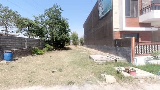 Beautiful Lake View Level Plot Of 30*60 For Sale