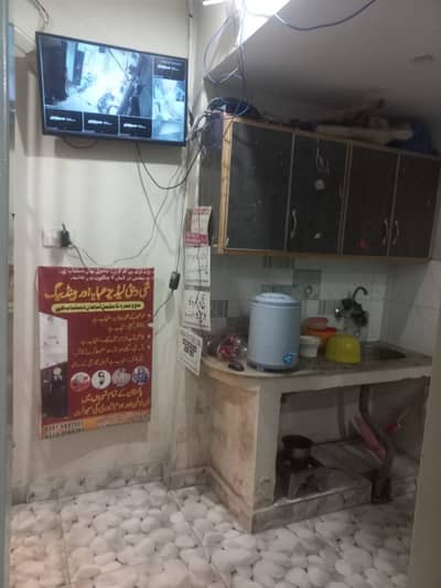 FEMALE ACCOMODATION VIP ROOM FOR RENT NEAR ICHHRA MAIN BAZAR