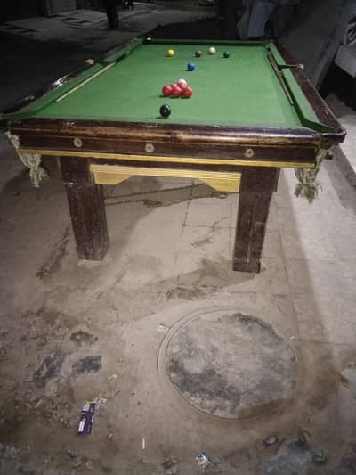 2 cue stick  snooker ball with 6 red