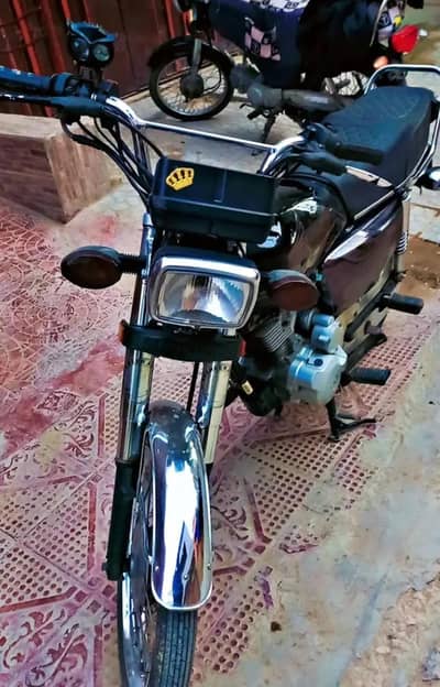 Hello I'm selling my Bike 125 self start special Edition