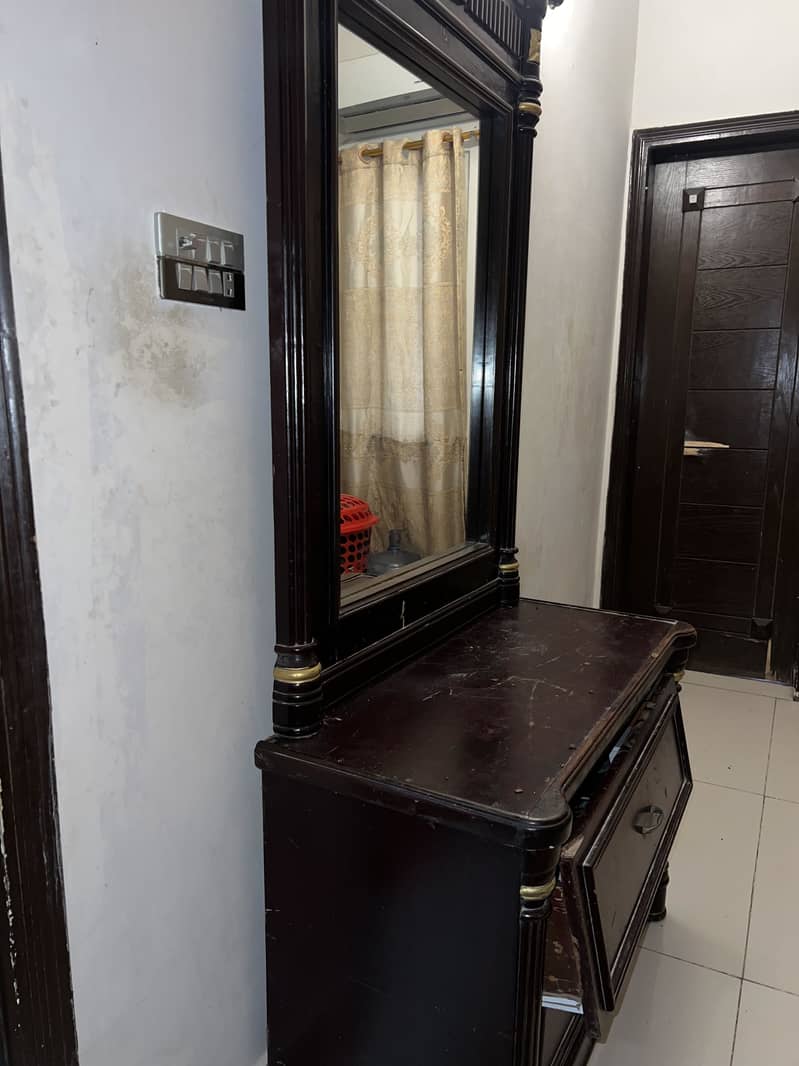 Dressing table 0