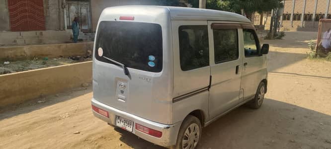 0|3|3|3|2|7|5|0|9|9|5 Daihatsu Hijet for sale in a good condition