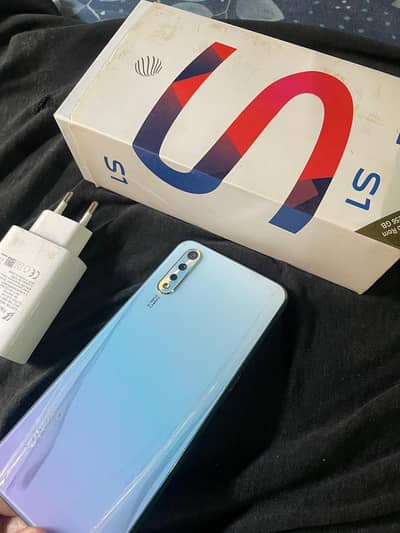 vivo s1 8 gb 256gb memory All access with the box