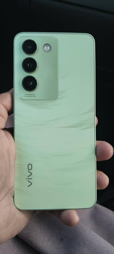 y100 mobile 10/10 full box condition box wali