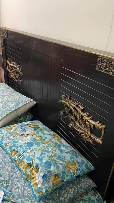 Bed, Dressing, side Tables complete set