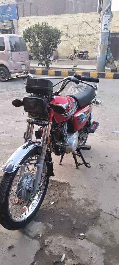 Honda 125 10/10  condition documents All okay