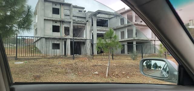 2 Kanal Commercial Highrise RDA Approved. Located Exactly On Main Double Road Next To Safari Hospital, Dr AQ Khan School, Car Chowk Etc. Dem 20 Crore