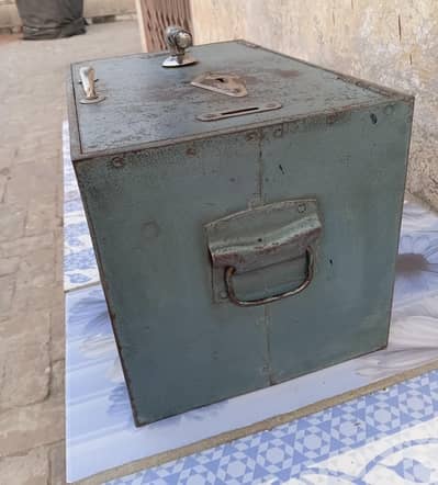 Steel locker 20 kilo, 100% working lock.