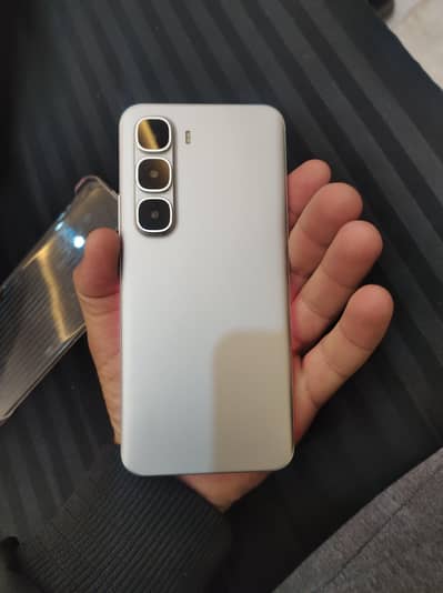 infinix hot 60 pro plus 8/256 brand new condition in warenty