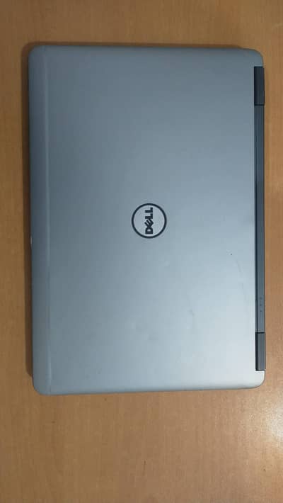 Dell latitude e7240 core i5 4 generation 4 gb ram 128 ssd
