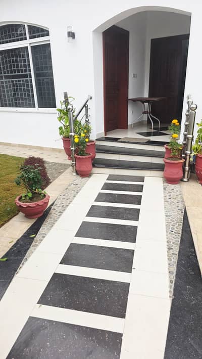 2 independent units 1 Kanal Owner Built House Is Available For Sale I