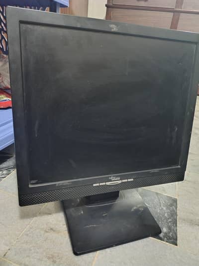 Fujitsu Monitor 17 inches (1 scratch mark on display)