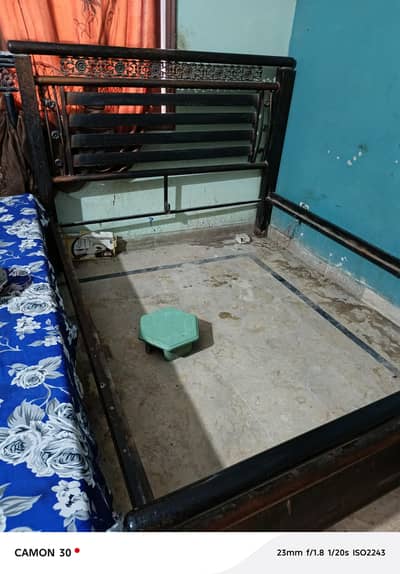 heavy iron bed in good condition