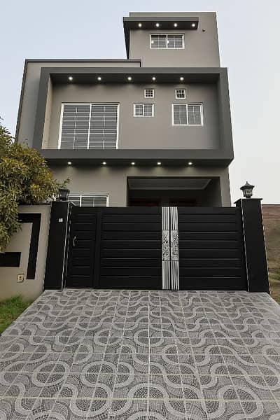 3.5 MARLA BRAND NEW MODERN HOUSE MOST BEAUTIFUL PRIME LOCATION FOR SALE IN NEW LAHORE CITY PH 2 C BLOCK.