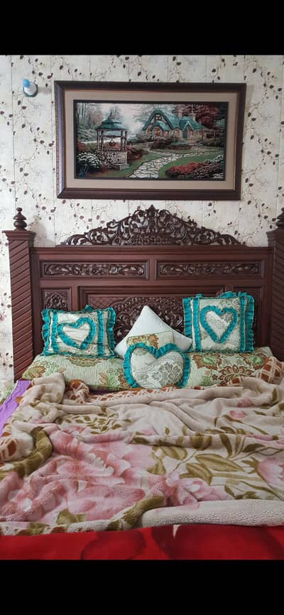 king size bed set with matress aur 2 side tables aur dressing table