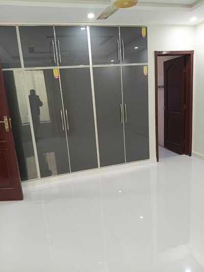 10 Marla Upper Portion for Rent in Phase 1 at Reasonable Price