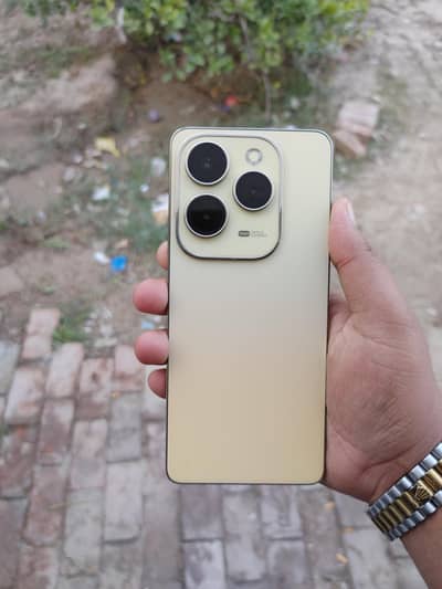 Infinix hot 40 pro