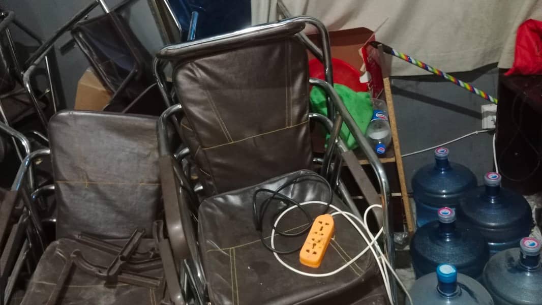 Are office chairs available? 0