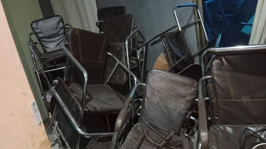 Are office chairs available? 1