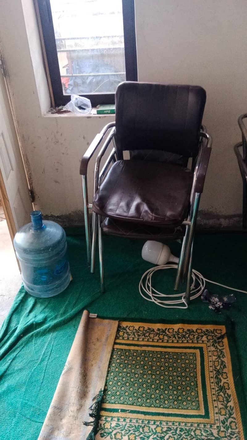 Are office chairs available? 3