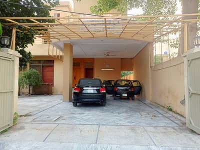 22 MARLA FULL HOUSE FOR RENT SCHOOL OFFICE MULTINATIONALS COMPANIES AT THE HOT LOCATION OF JOHAR TOWN