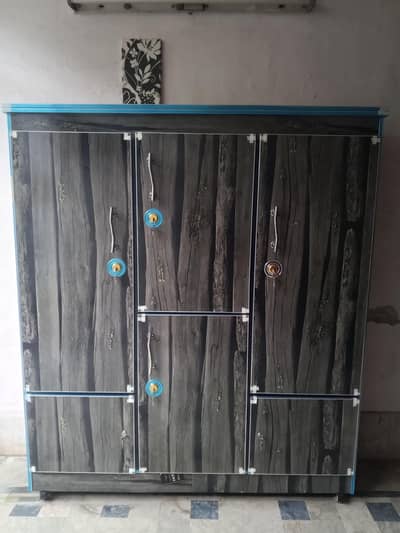Solid wooden Wardrobe/ Excellent condition