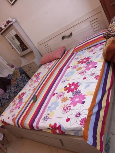 lamination patex king size bed and dressing table