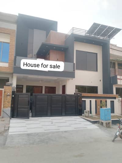 8 Marla luxury house available for sale in C-1 block B-17 islamabad.