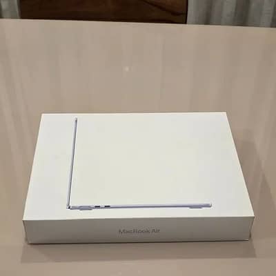 MacBook M4 13 inches, 16GB RAM and 256GB Hard