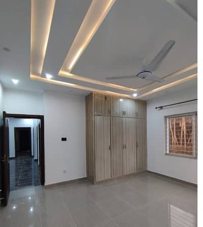 10 Marla house For Rent