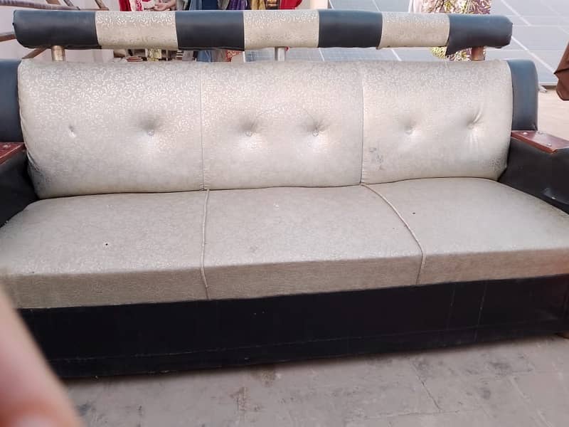 ایک عدد صوفہ سیٹ استعمال شدہ 8