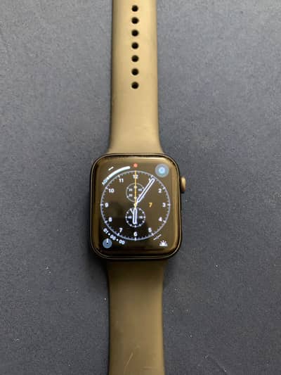 Mint Condition Apple Watch SE 44mm with Original Apple Band