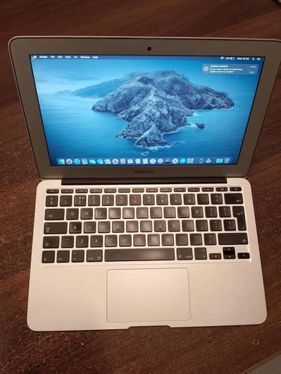 Apple MacBook Air A1465 | 11.6-inches | cor i5 | 4GB | 128 GB SSD