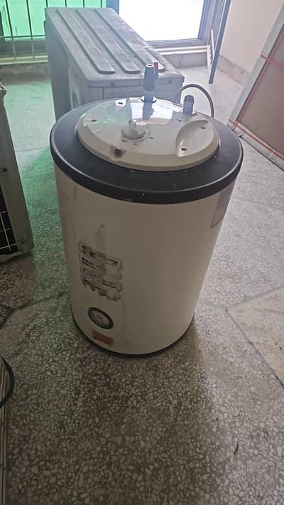 izone 8 GLN electric geyser