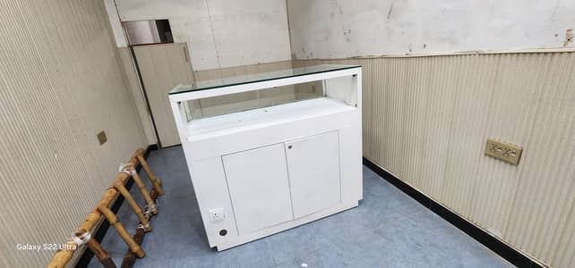 DISPLAY COUNTER ALL METAL + 12MM GLASS