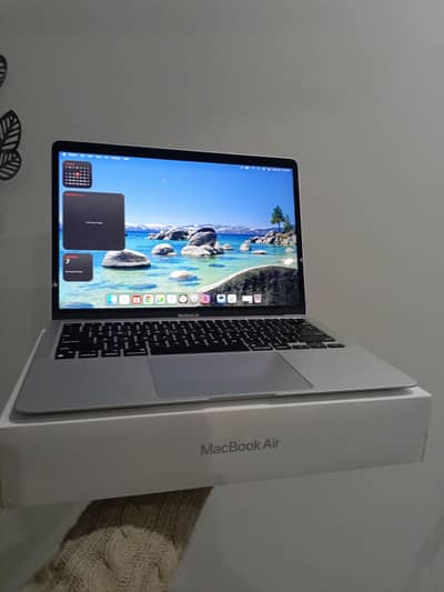 single hand use like new MacBook air m1