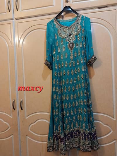 Heavy embroided maxcy one time used weeding functions